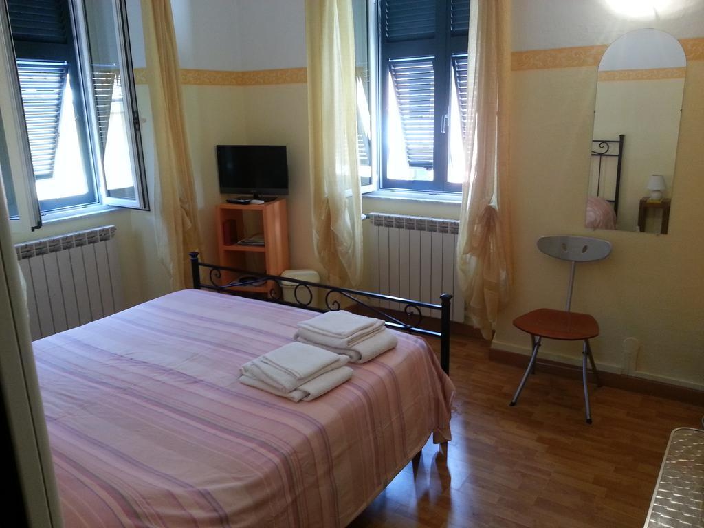 Affittacamere "In Piazzetta Da Vasco" Lerici Zewnętrze zdjęcie