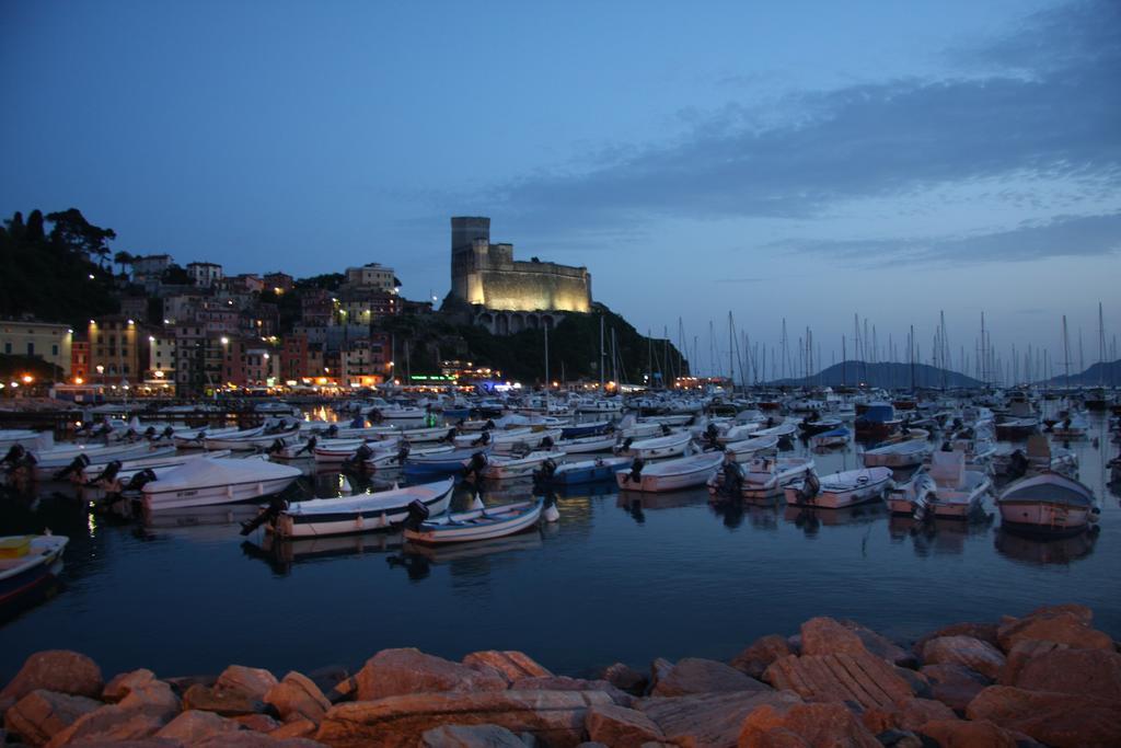 Affittacamere "In Piazzetta Da Vasco" Lerici Zewnętrze zdjęcie